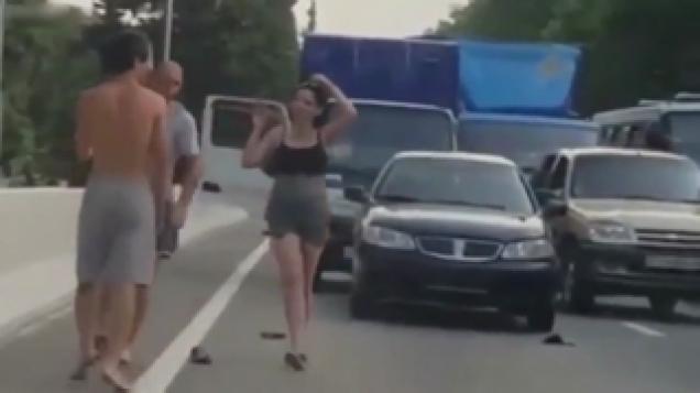 Road rage fight with the use of flip flops