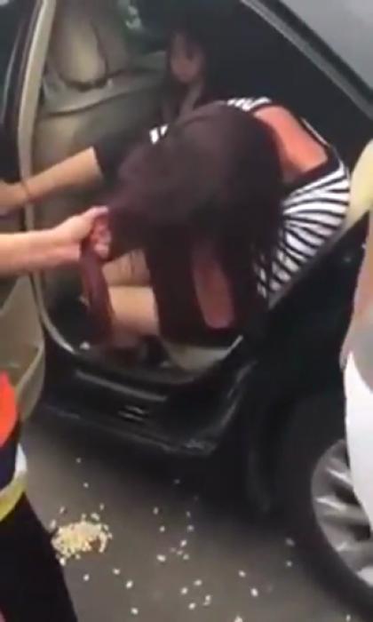 Wife beats mistress in car