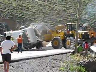 Dump Truck Rescue Goes Wrong, Double Accident, FAIL.