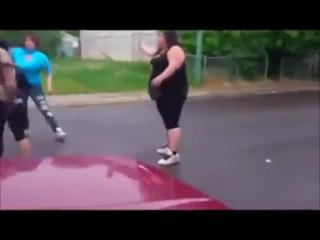 Big Girl Fight Ends In Impressive Flurry Of Punches