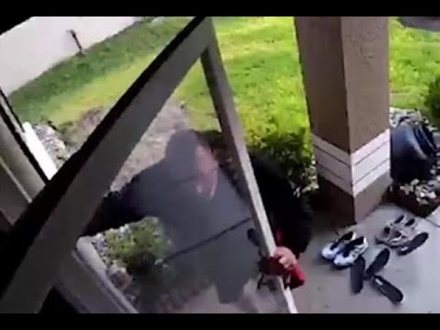 Парню повезло видео. Horrific accident caught on live tv. Рухнул мост в орске. Ледяной дождь во владивостоке плита упала на машину. Парню повезло видео.