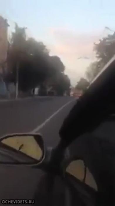 Female Biker Allows Car Driver to Slap Her Butt While on Road
