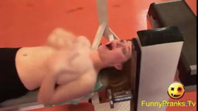 Topless girl in the Gym! - Video