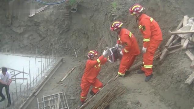 Chinese Worker Survives After Being Impaled By Steel Bars Through Chest And Neck Wtf Video