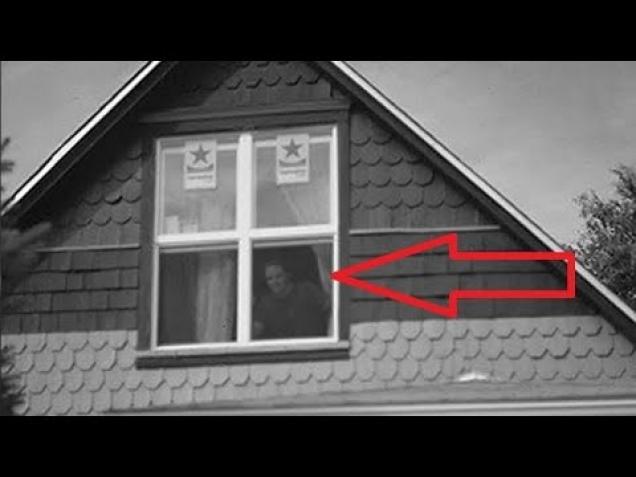 CREEPY MAN QUIETLY LIVED IN THE ATTIC IN A STRANGE HOUSE/ true scary