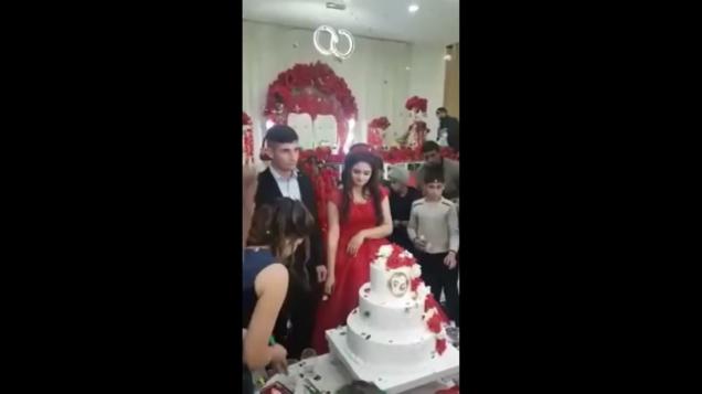 Groom Completely Loses It In Front Of Guests During Botched Cake Groom Completely Loses It In Front Of Guests During Botched Cake