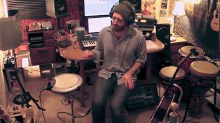 IMPRESSIVE live looping cover of Paul Simon