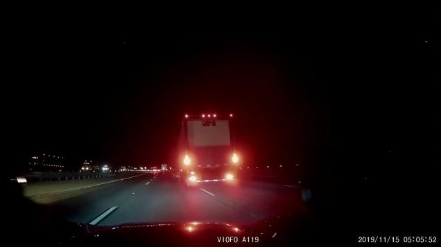 Car Gets Sandwiched By 2 Semis After Trying To Squeeze Through Wow Video Ebaums World 8377