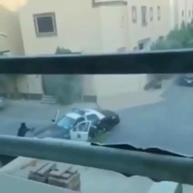 Saudi Arabian Police Officer Shoots Armed Terrorists