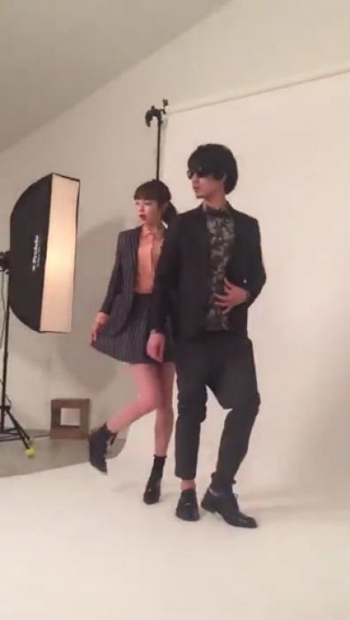 Japanese Model Takes Being a Professional to a Whole New Level