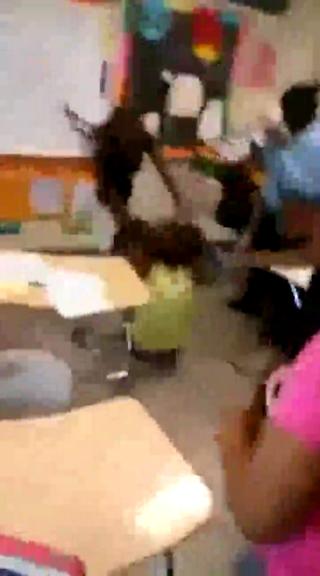 Crazy girl fight in class