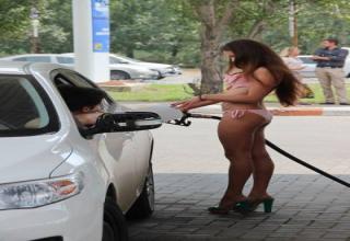 A gas station owner in Russia gives free gas to women who show up in bikinis. A lot of girls don’t mind to show some skin and to benefit from this offer.