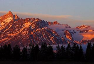 Wow, there's no doubt why the Grand Tetons are called Grand.  Some choice shots of mountain landscapes.