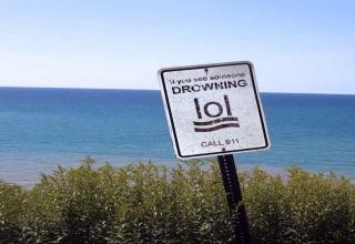 'lol' Means Drowning - Picture | eBaum's World