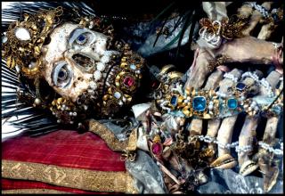 Unbelievable skeletons unearthed from the catacombs of Rome