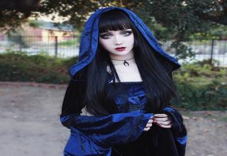 Gothic China Doll Kina Shen Is Definitely Eye Candy - Gallery | eBaum's ...