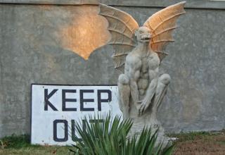 Waverly Hills Sanatorium is a former tuberculosis hospital in the USA. More than 6,000 people died there. It was opened in 1926 and closed in 1962. Until 1982 it was a facility for the elderly, but was shut down for patient abuse by Kentucky state officials. This place is very scary.