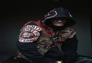 In this compelling photo series, NYC-based photographer Jono Rotman gives us a glimpse of the infamous Mighty Mongrel Mob, the most notorious gang in New Zealand.