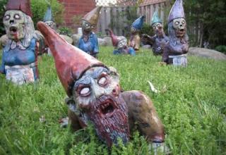 Here are 18 of the most awesome lawn gnomes you’ve ever seen.