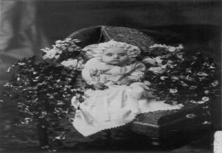 17 Creepy Post-Mortem Photos From The Victorian Era! Morbidly Interesting Look back!