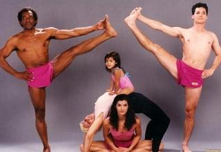 Family fitness photos that are totally awkward
