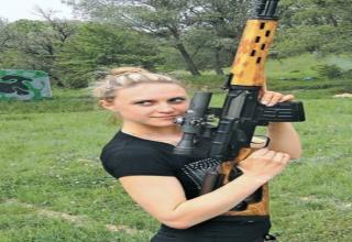 40 Awesome Girls With Big Guns - Wow Gallery | eBaum's World