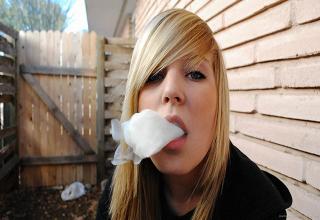 A gallery of girls smoking for your pleasure.  A few good wallpapers as well.