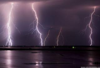 Cool photos of lightning strikes.