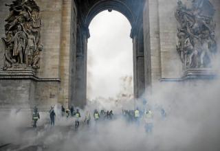 29 of the Most Dramatic Shots from the French Riots - Wow Gallery ...
