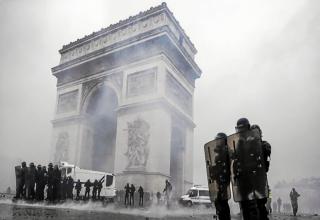 29 of the Most Dramatic Shots from the French Riots - Wow Gallery ...