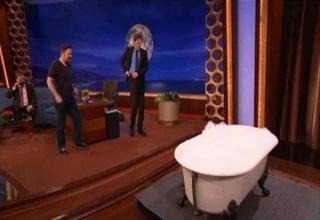 Conan OBrien takes a bath with Ricky Gervais - Gallery | eBaum's World