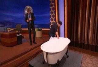 Conan OBrien takes a bath with Ricky Gervais - Gallery | eBaum's World