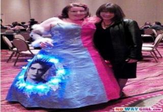 28 Real-Life Prom Dress Fails - Wtf Gallery | eBaum's World