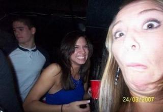 Funny chick knows how to photobomb. 