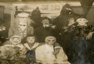 60 Vintage Halloween Costumes That Are Creepy - Wow Gallery | eBaum's World