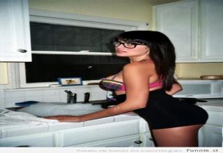 24 pics of hot girls in the kitchen