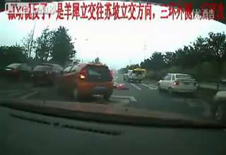 Chinese Woman Jumps Off Bridge, No One Helps